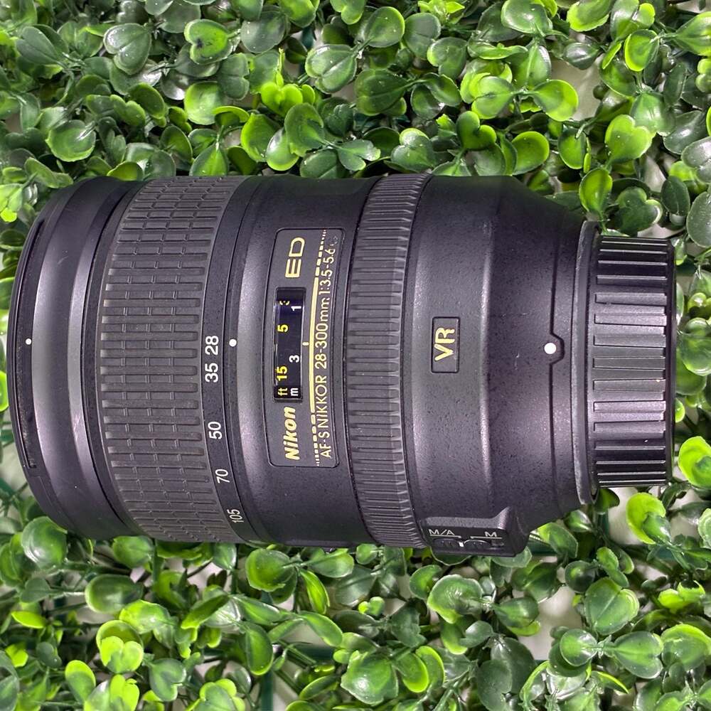 Nikon AF-S NIKKOR 28-300mm f/3.5-5.6G ED VR Lens